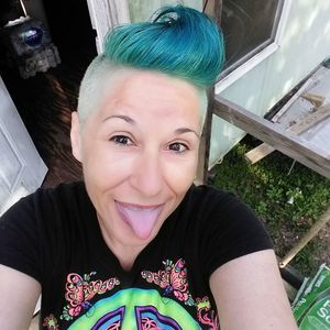 Meet your Posher, Angie